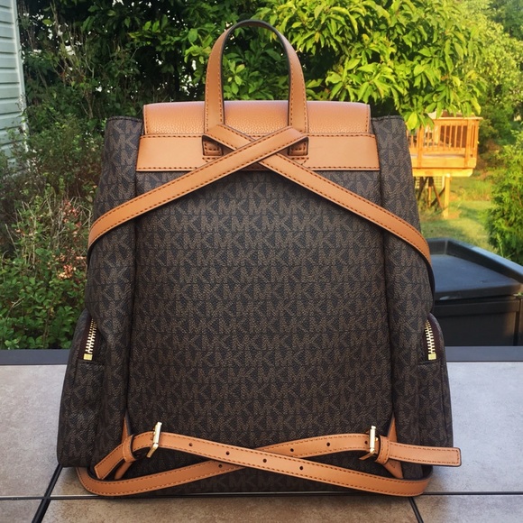 NWT Michael Kors Abbey LG Cargo Backpack - Picture 3 of 5